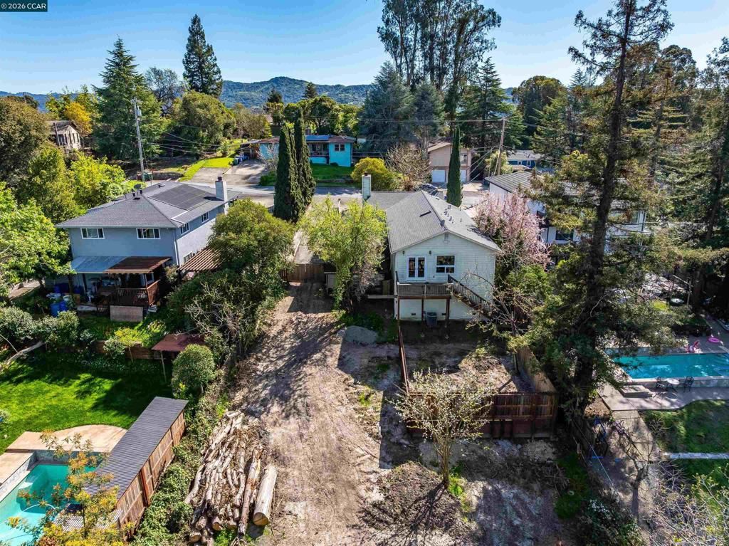 Image 8 of property listing at 5264 Sunset Dr, El Sobrante, CA 94803