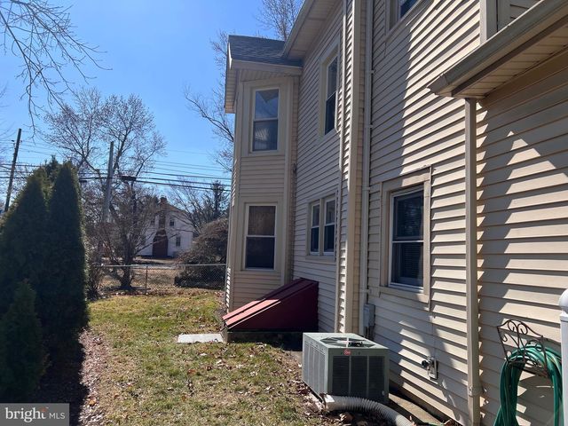 9 WARREN ST, Edgewater Park, NJ 08010