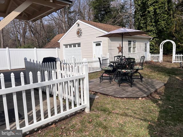 9 WARREN ST, Edgewater Park, NJ 08010