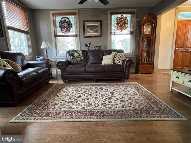 9 WARREN ST, Edgewater Park, NJ 08010