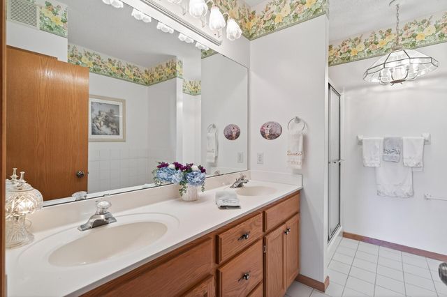 20023 Homestead Court 25, Lakeville, MN 55044