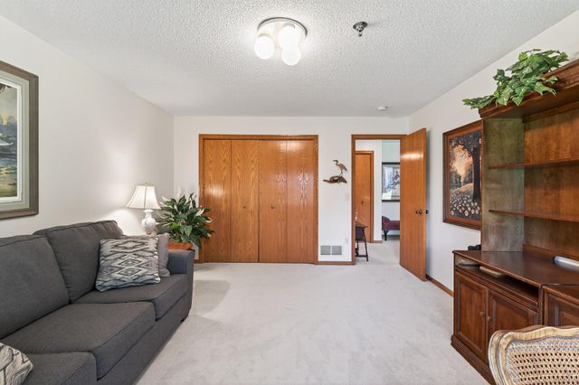 20023 Homestead Court 25, Lakeville, MN 55044