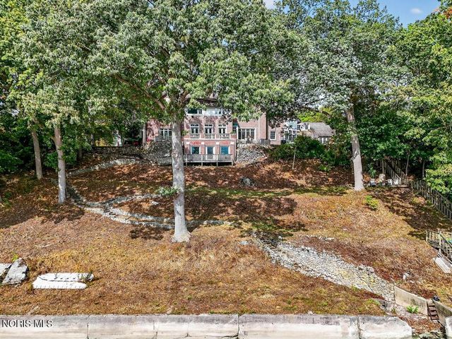 4215 River Road, Toledo, OH 43614