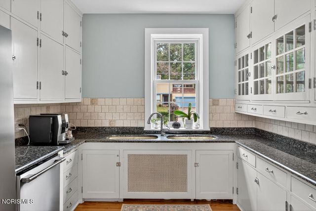 4215 River Road, Toledo, OH 43614