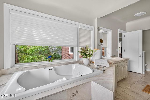 4215 River Road, Toledo, OH 43614