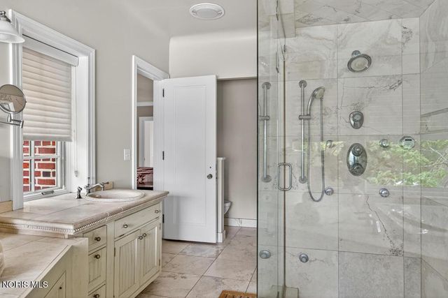 4215 River Road, Toledo, OH 43614