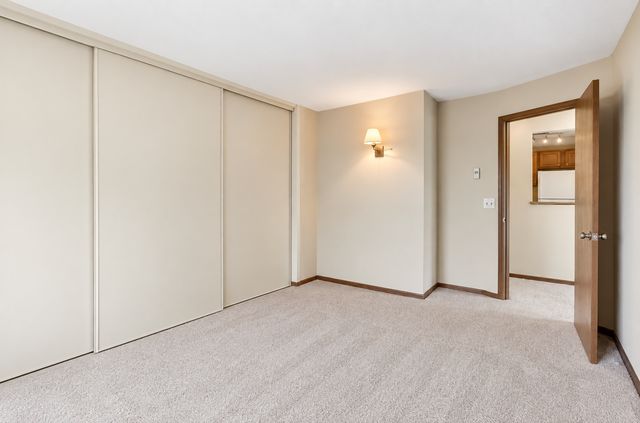 2240 Ridge Drive 33, Saint Louis Park, MN 55416