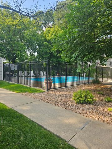 2240 Ridge Drive 33, Saint Louis Park, MN 55416