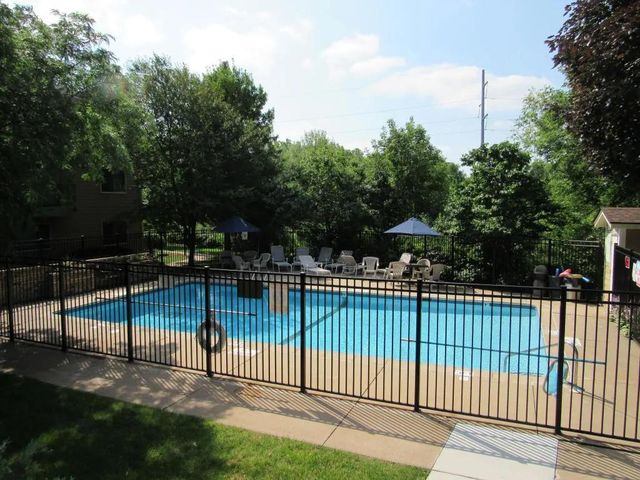 2240 Ridge Drive 33, Saint Louis Park, MN 55416