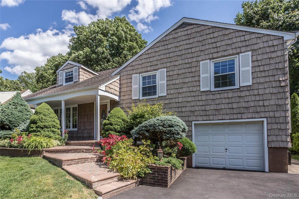 138 Brook Street, Garden City, NY 11530