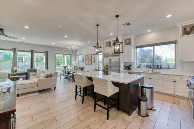 2308 E Mazie Avenue, Fresno, CA 93730