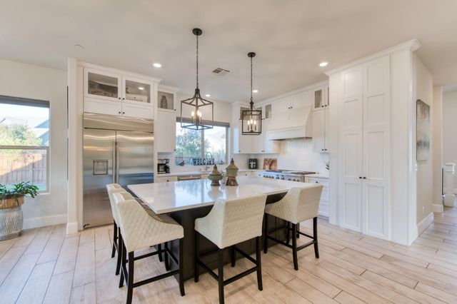 2308 E Mazie Avenue, Fresno, CA 93730