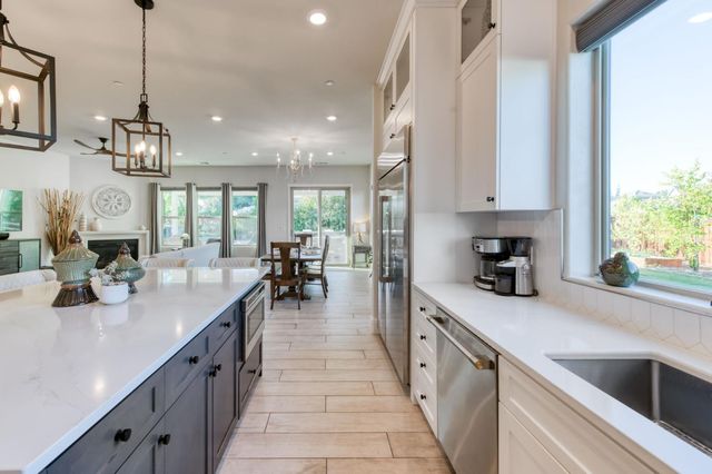 2308 E Mazie Avenue, Fresno, CA 93730