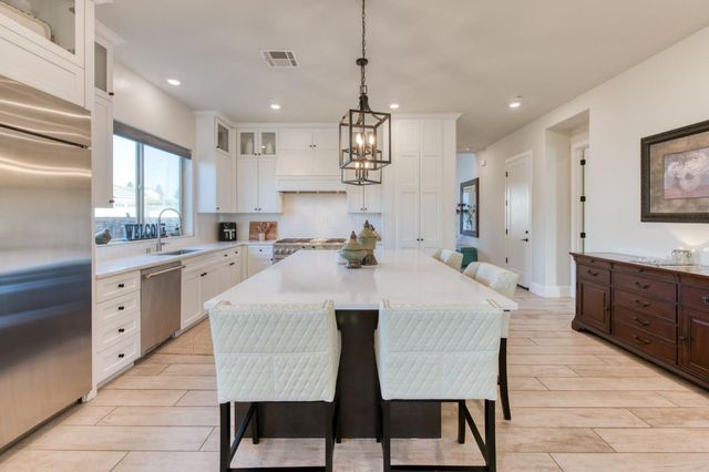 2308 E Mazie Avenue, Fresno, CA 93730