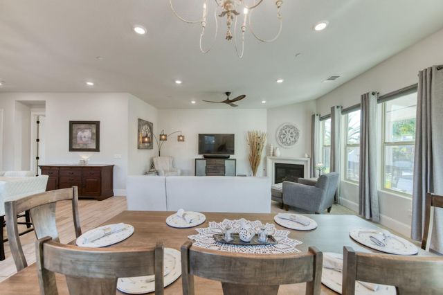 2308 E Mazie Avenue, Fresno, CA 93730