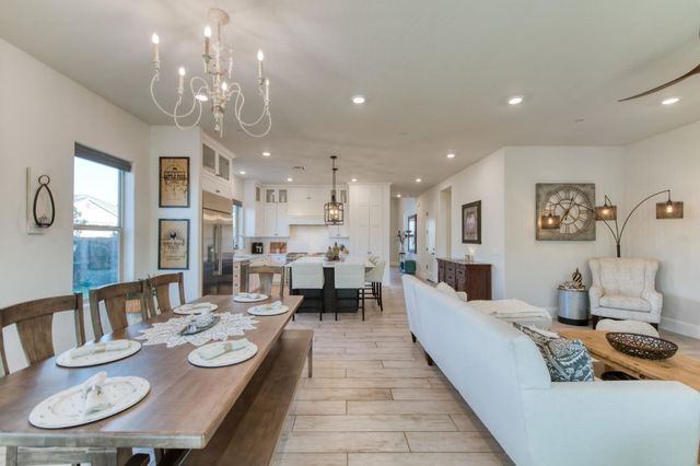 2308 E Mazie Avenue, Fresno, CA 93730
