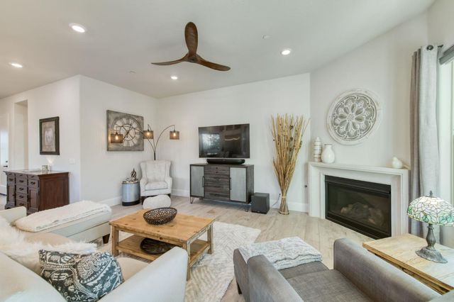 2308 E Mazie Avenue, Fresno, CA 93730