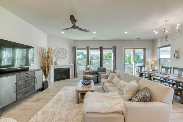 2308 E Mazie Avenue, Fresno, CA 93730