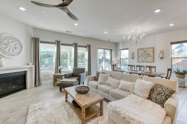 2308 E Mazie Avenue, Fresno, CA 93730
