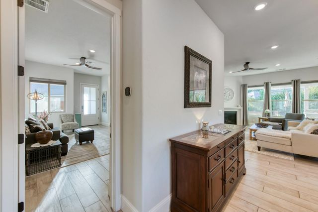 2308 E Mazie Avenue, Fresno, CA 93730