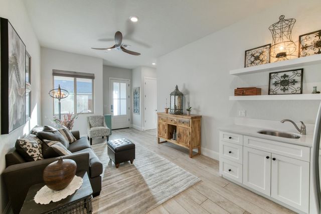 2308 E Mazie Avenue, Fresno, CA 93730