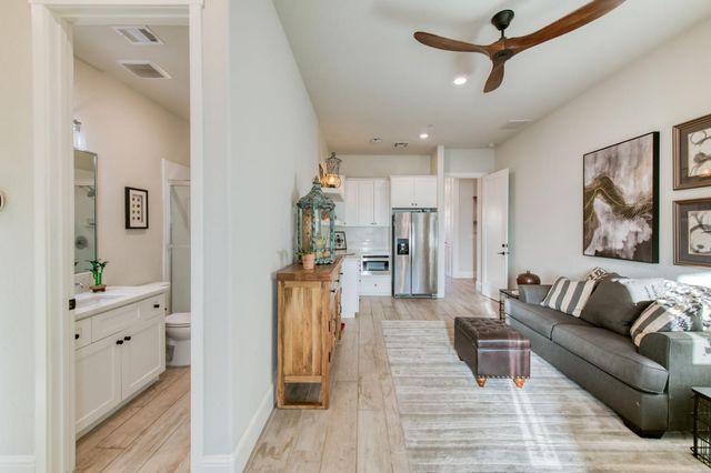 2308 E Mazie Avenue, Fresno, CA 93730