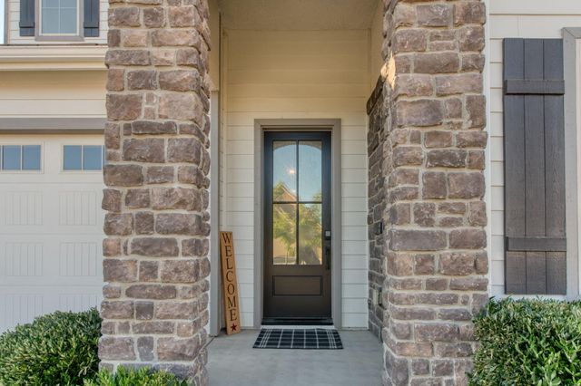 2308 E Mazie Avenue, Fresno, CA 93730