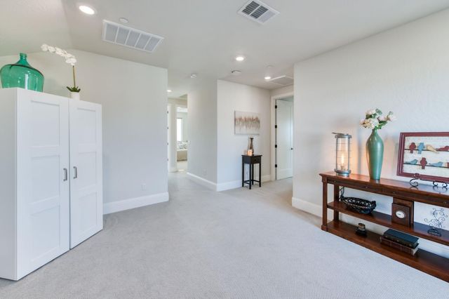2308 E Mazie Avenue, Fresno, CA 93730