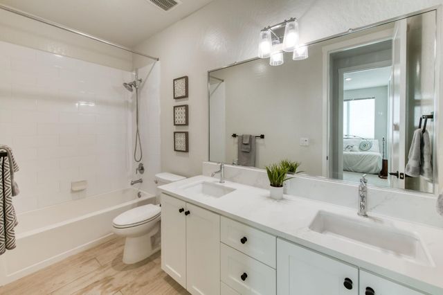 2308 E Mazie Avenue, Fresno, CA 93730