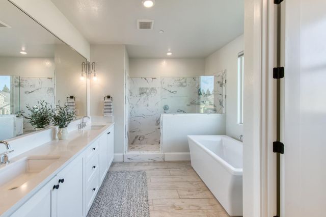 2308 E Mazie Avenue, Fresno, CA 93730