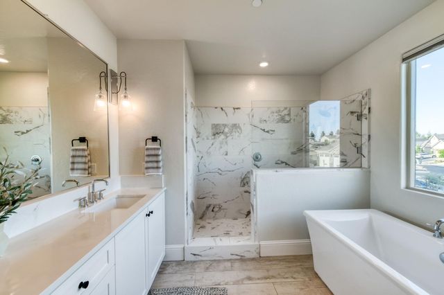 2308 E Mazie Avenue, Fresno, CA 93730