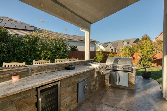 2308 E Mazie Avenue, Fresno, CA 93730