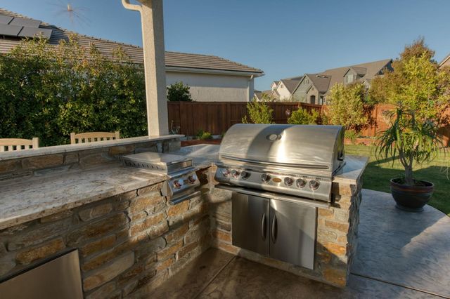 2308 E Mazie Avenue, Fresno, CA 93730