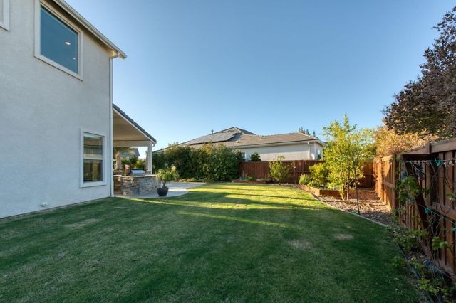 2308 E Mazie Avenue, Fresno, CA 93730
