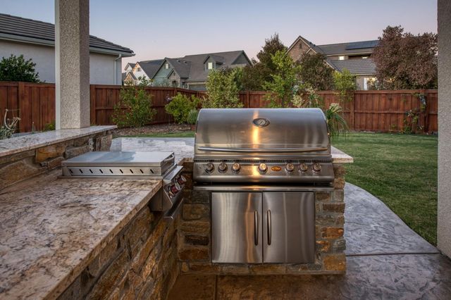 2308 E Mazie Avenue, Fresno, CA 93730