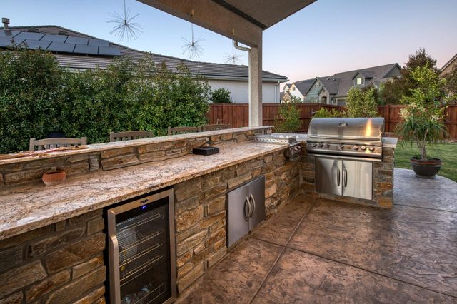 2308 E Mazie Avenue, Fresno, CA 93730