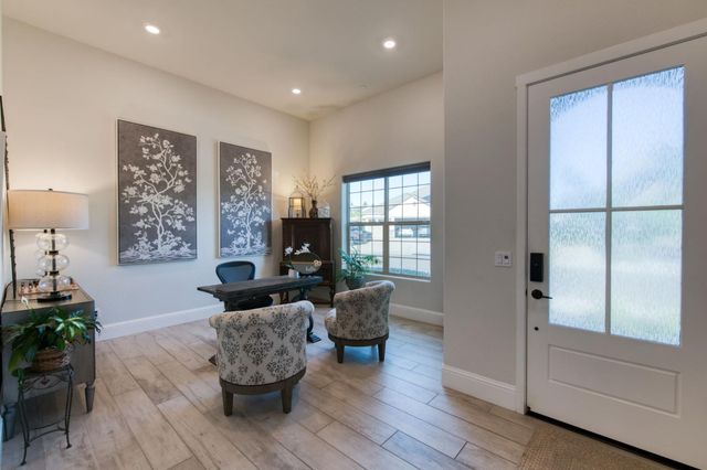 2308 E Mazie Avenue, Fresno, CA 93730