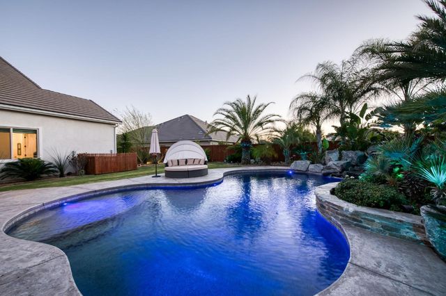 2308 E Mazie Avenue, Fresno, CA 93730
