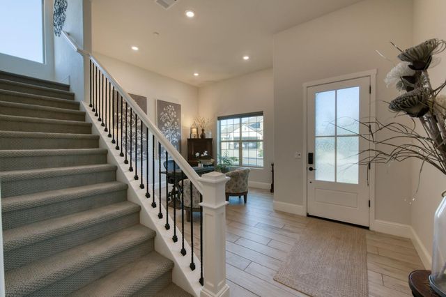 2308 E Mazie Avenue, Fresno, CA 93730