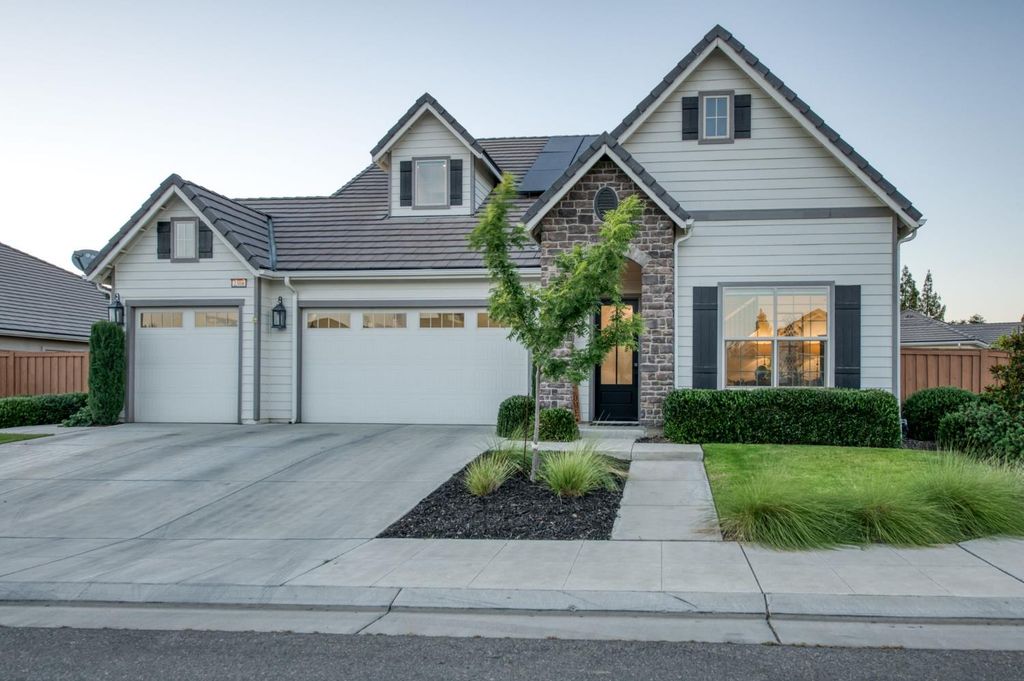 2308 E Mazie Avenue, Fresno, CA 93730