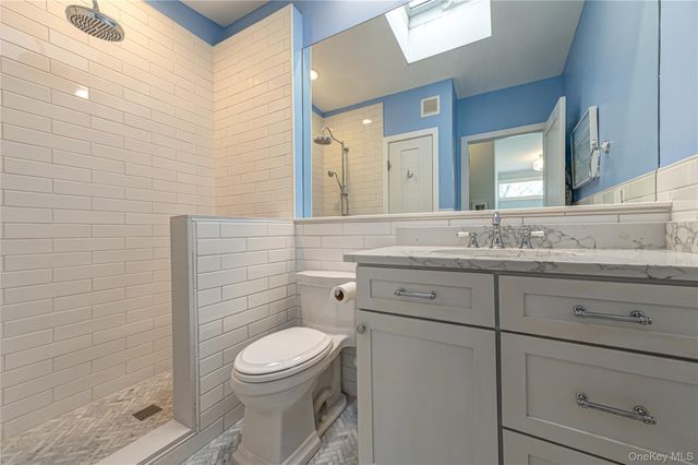 21 Lloyd Haven Drive, Lloyd Harbor, NY 11743