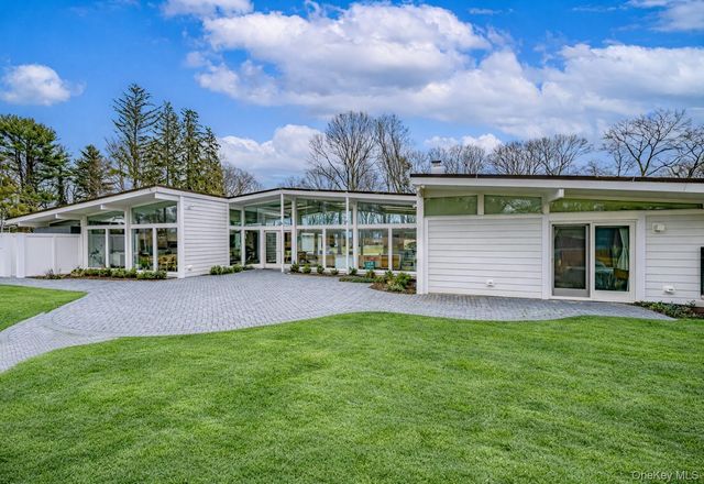 21 Lloyd Haven Drive, Lloyd Harbor, NY 11743