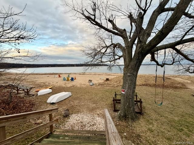 21 Lloyd Haven Drive, Lloyd Harbor, NY 11743