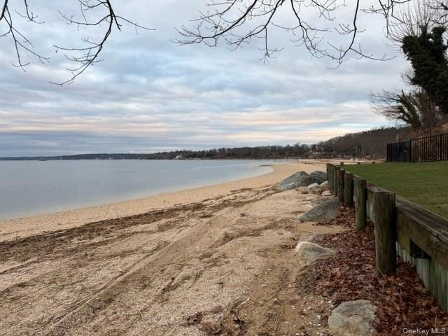 21 Lloyd Haven Drive, Lloyd Harbor, NY 11743