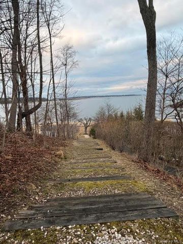 21 Lloyd Haven Drive, Lloyd Harbor, NY 11743