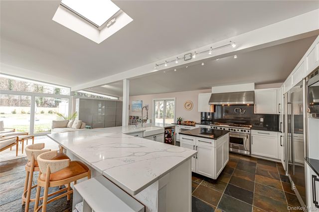 21 Lloyd Haven Drive, Lloyd Harbor, NY 11743