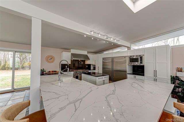 21 Lloyd Haven Drive, Lloyd Harbor, NY 11743