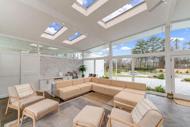 21 Lloyd Haven Drive, Lloyd Harbor, NY 11743