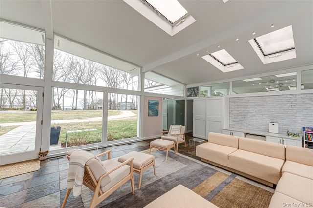 21 Lloyd Haven Drive, Lloyd Harbor, NY 11743