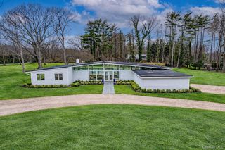 21 Lloyd Haven Drive, Lloyd Harbor, NY 11743